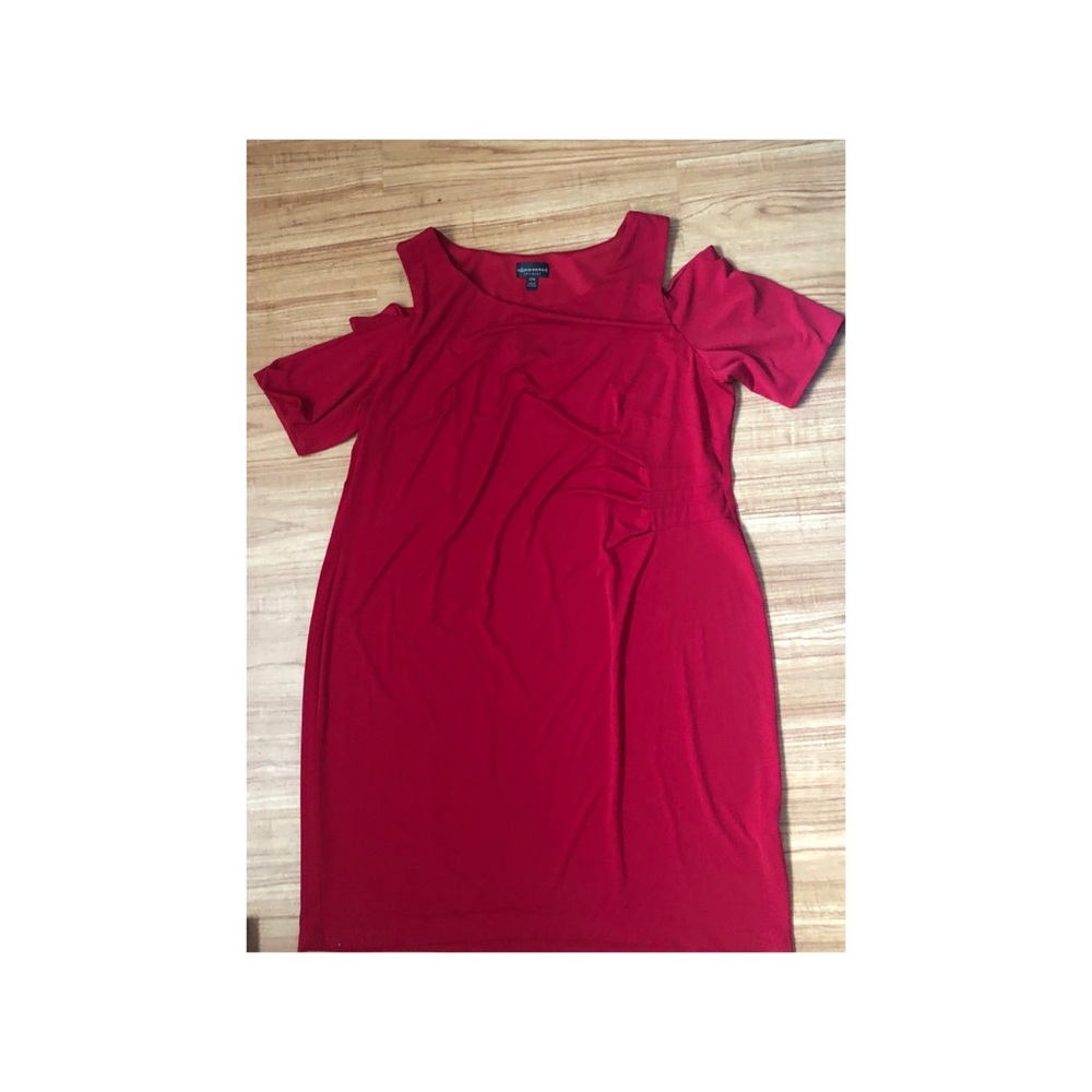 connected apparel Scarlet Cold-Shoulder Midi Dress